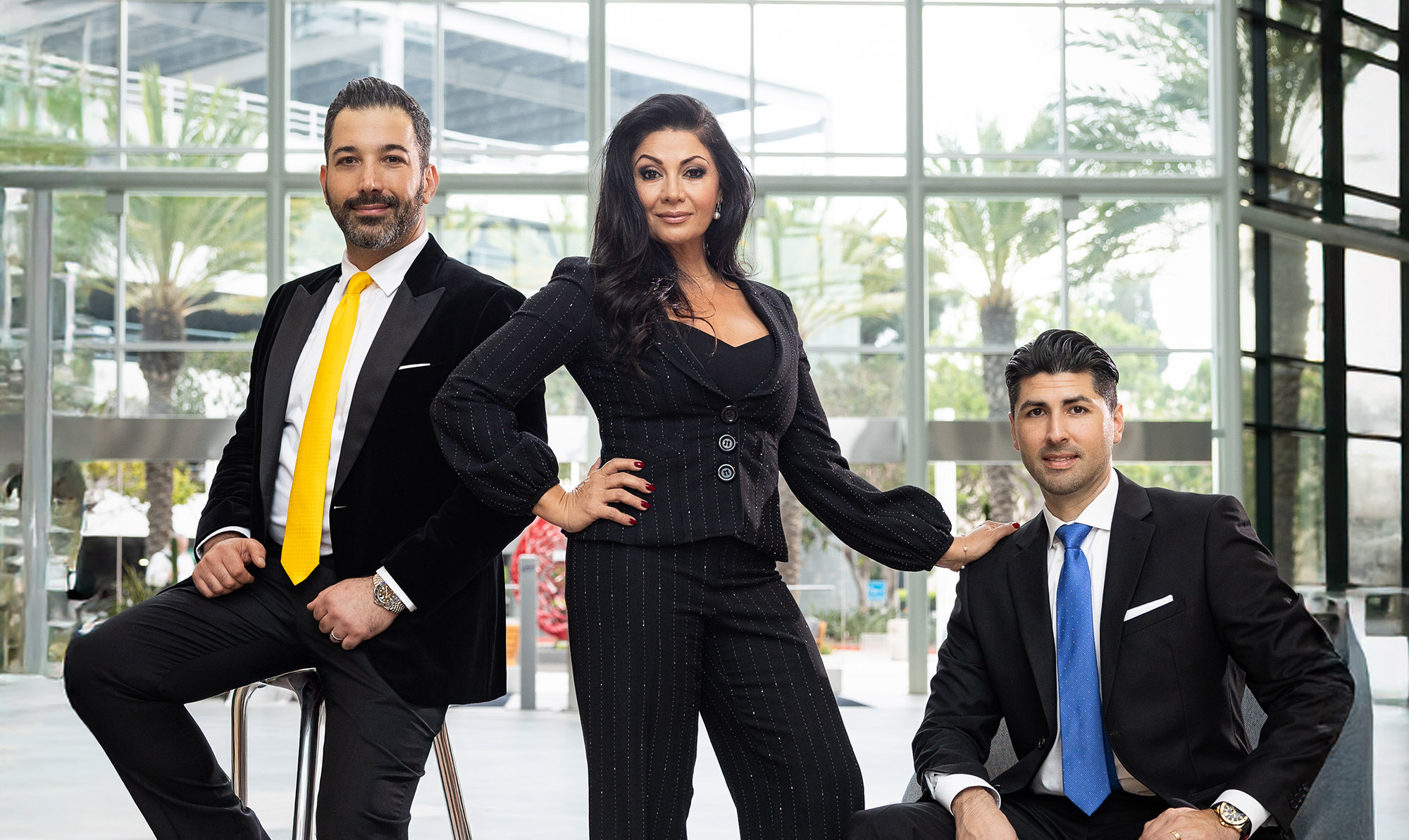 Nima Asadi, Parisa Fishback y Daniel C. Gavilanes, de United Legal Advocates